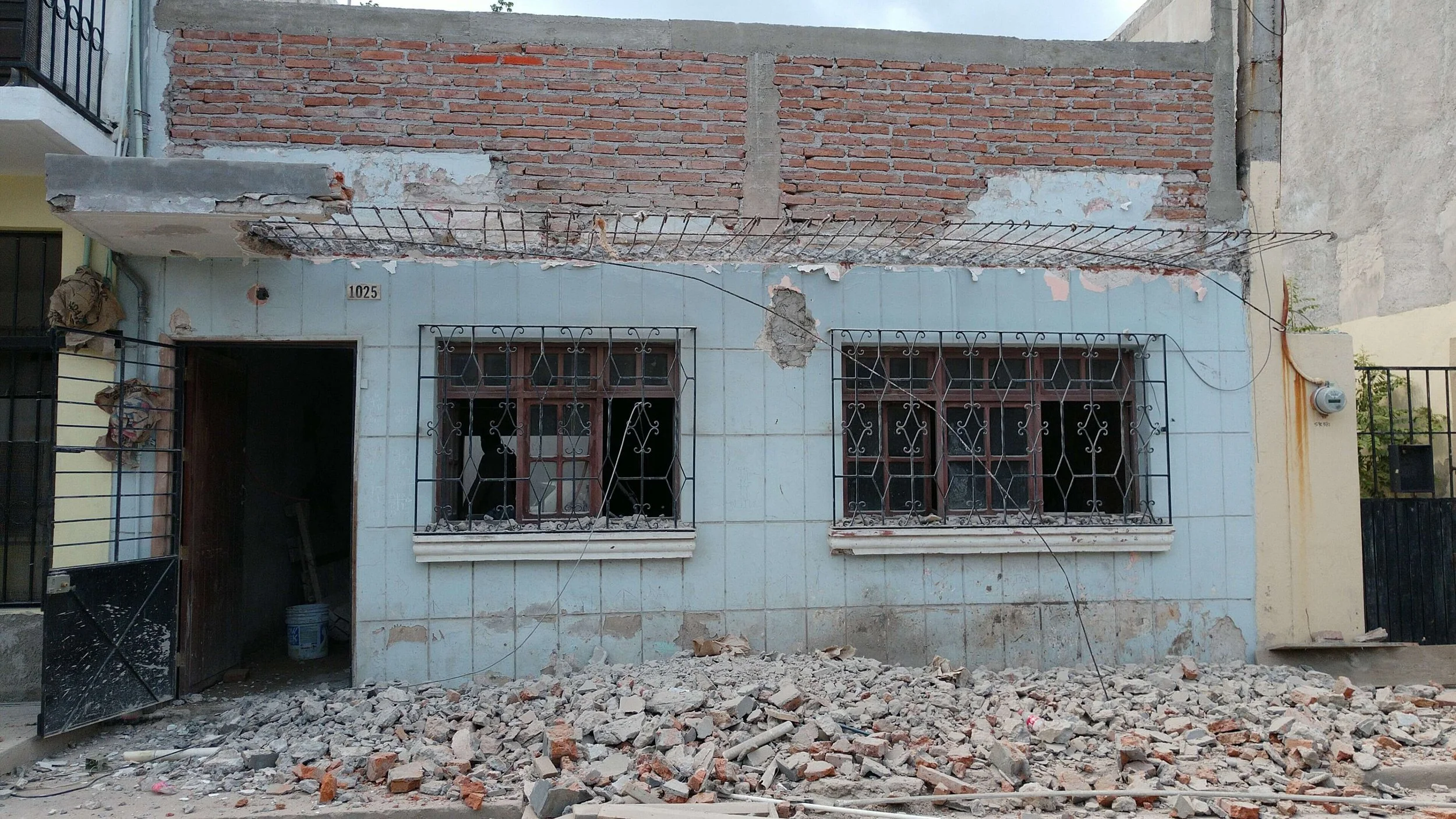 Damaged neoclassical facade at Casa Santorini before restoration.